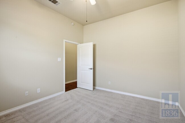 Building Photo - 15105 General Williamson Dr