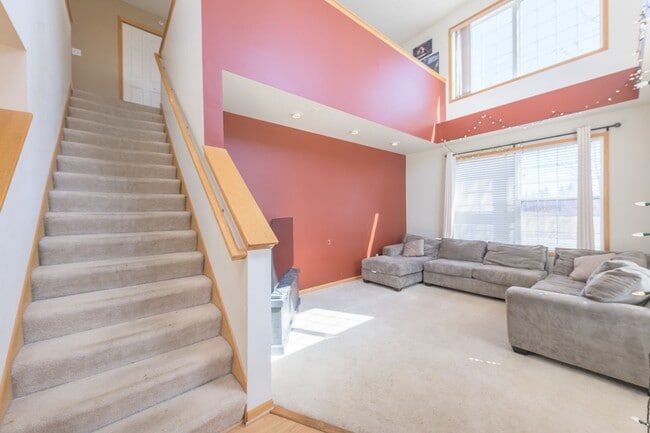 Building Photo - Awesome 2 bed townhouse in plymouth!