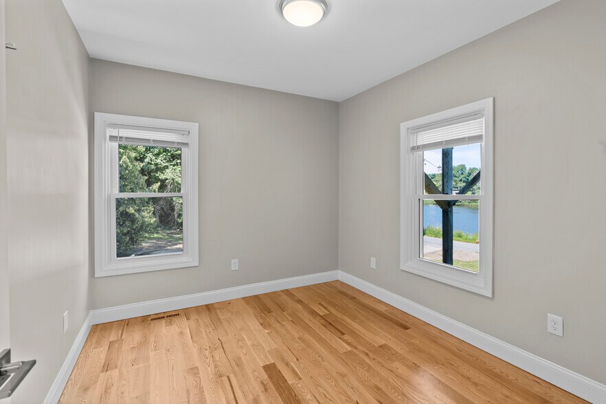 Building Photo - 376 Arnolds Neck Dr