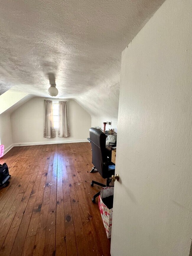 Building Photo - 5 Bed 2 Bath Home for Rent in Chesapeake!