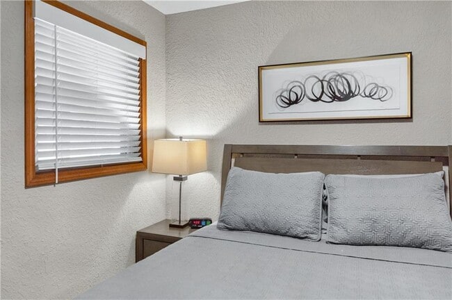 Building Photo - 6 Connie Ln