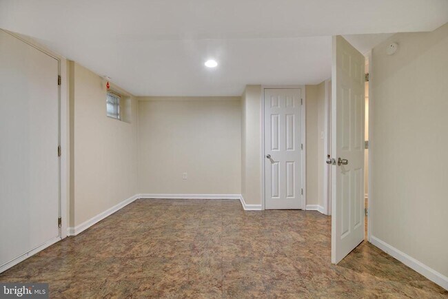 Building Photo - 618 Columbia Rd NW