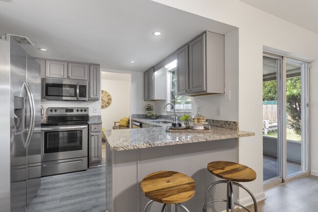 Building Photo - 6116 Shakespeare Dr