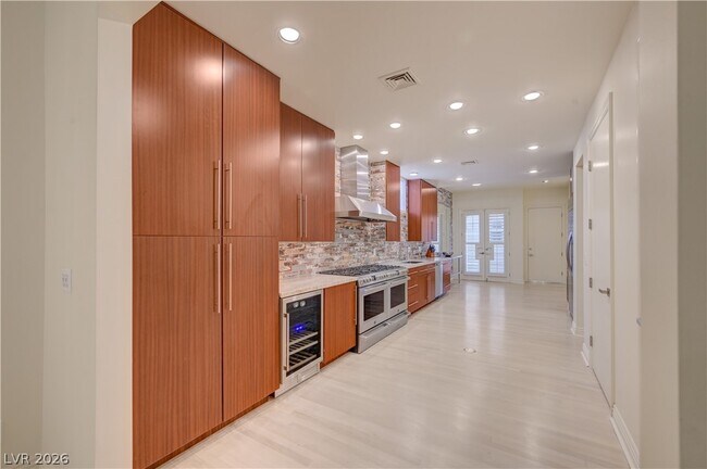 Building Photo - 820 Vegas Valley Dr
