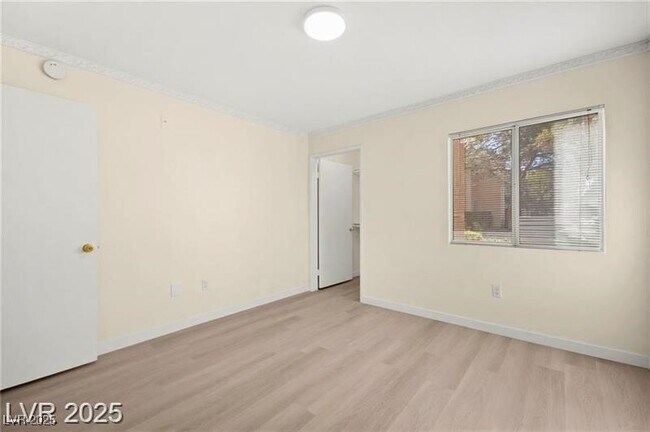 Building Photo - 7885 W Flamingo Rd