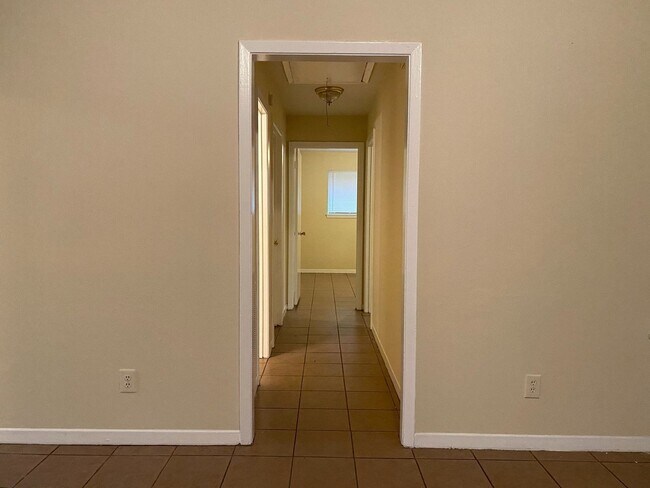Building Photo - Charming 3 bed/2 bath home for rent in the Old River Manor subdivision in Channelview,