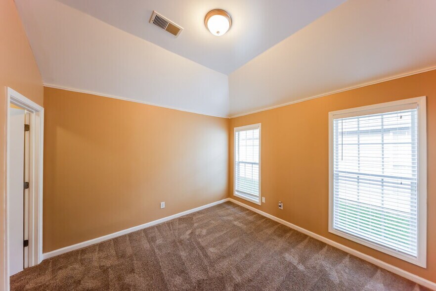 Building Photo - 1061 Village Trail