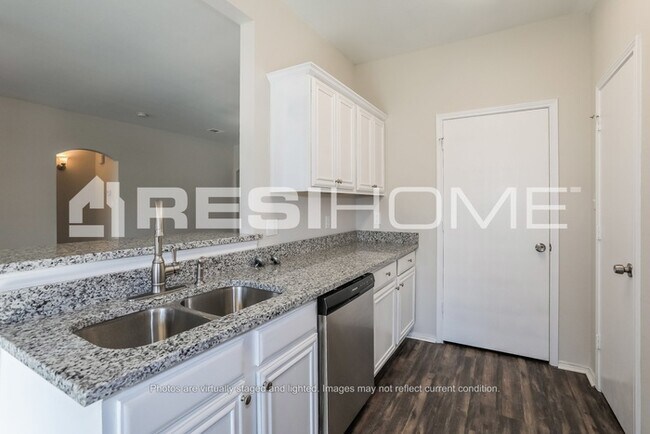 Building Photo - 3128 Ronay Dr