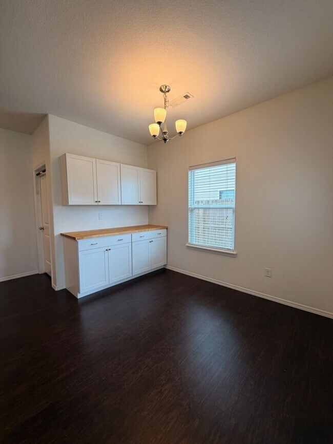 Building Photo - Beautiful 3BR/2BA House in Centerton with 2-Car Garage