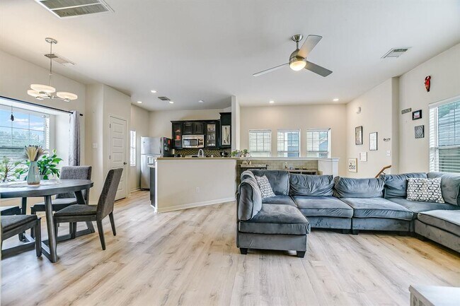 Building Photo - 2913 Saville Loop