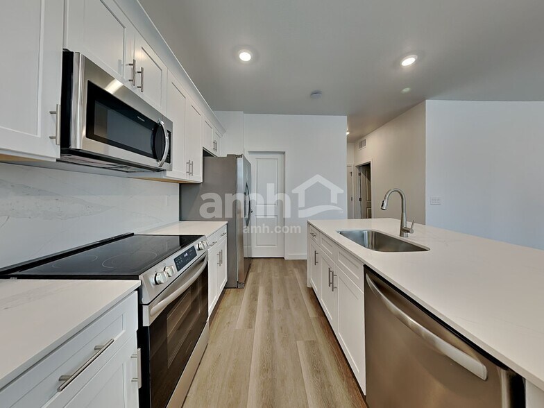 Building Photo - 20177 W Thomas Rd