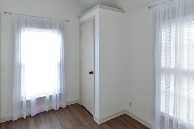 Building Photo - 302 Jefferson St