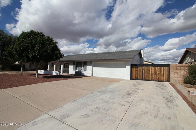 Building Photo - 1924 E Fremont Dr