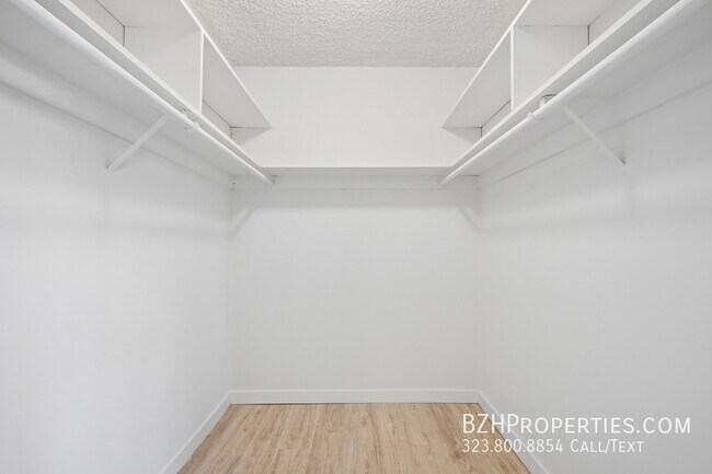 Building Photo - 7540 Hampton Ave