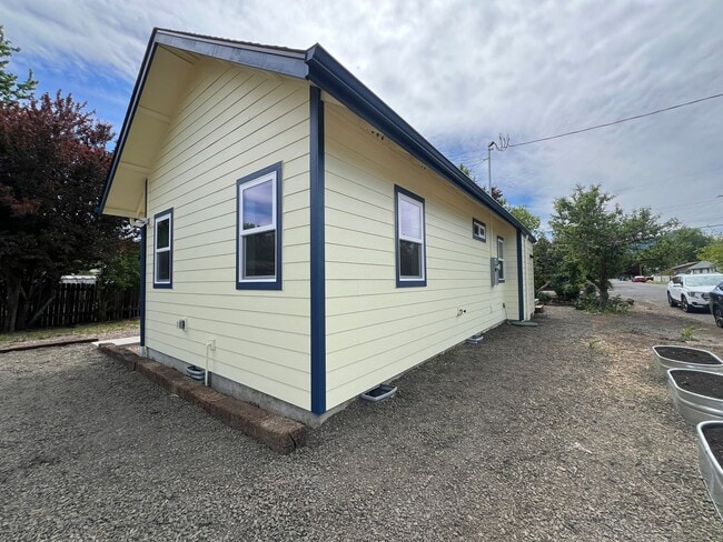 Building Photo - South Eugene Newly Remodeled
