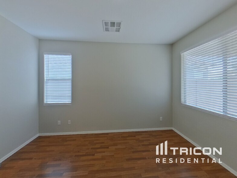 Building Photo - 36331 W Vera Cruz Dr