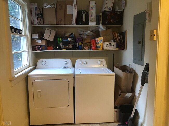 Building Photo - 475 Woodlawn Ave