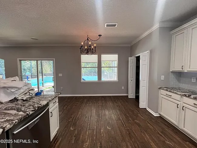 Building Photo - 6 Bedrooms 4 Bathroom 1672 Hammock Grove Lane