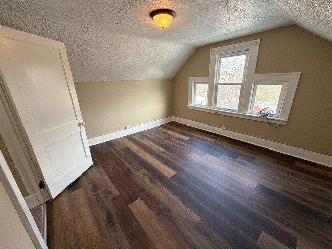 Building Photo - Two bedroom home on Weirton Heights