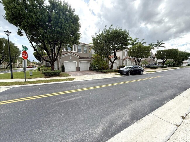 Building Photo - 10802 NW 84th Ln