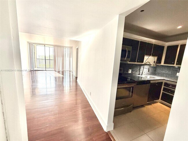 Building Photo - 20335 W Country Club Dr