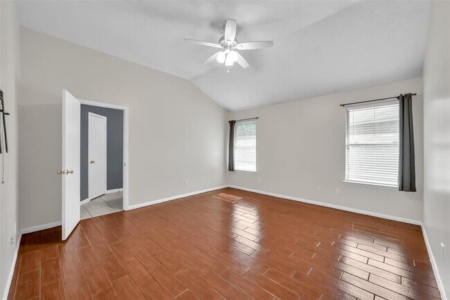 Building Photo - 10914 Waterview Cir