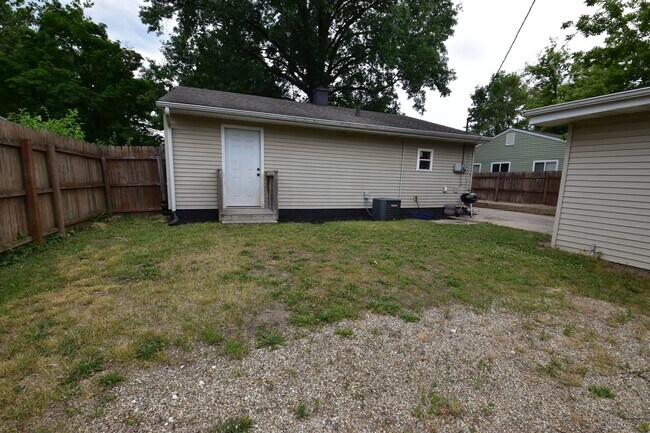 Building Photo - Updated ranch style home in McKinley Terrance