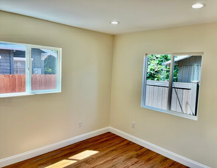 Building Photo - 158 N Canyon Blvd