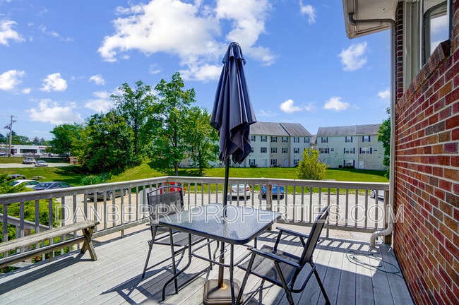 Building Photo - 1133 N Byrne Rd