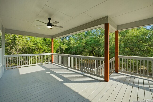 Building Photo - 207 Deer Oaks Dr