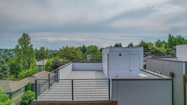 Building Photo - Stunning Ultra-Modern Capitol Hill View Home with Air Conditioning