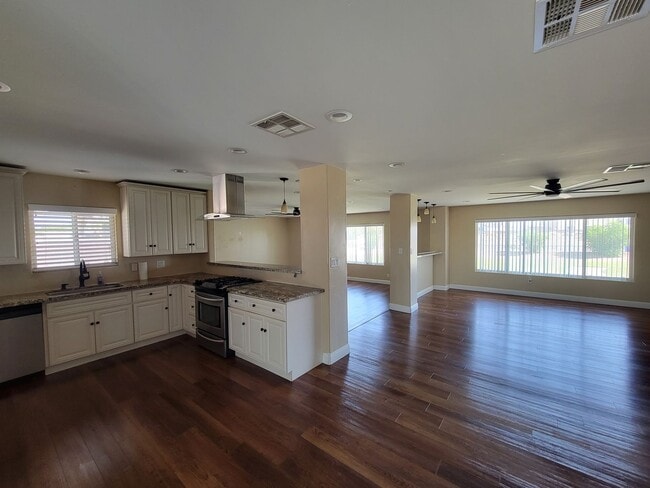 Building Photo - Charming 3 Bedroom Home for Rent in Brawle...