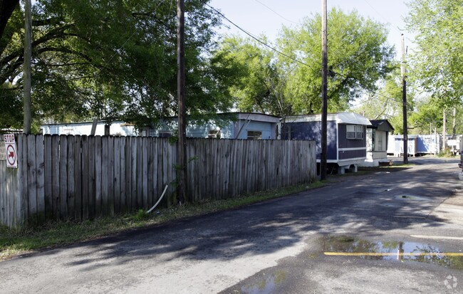 Building Photo - 5701 Airline Dr