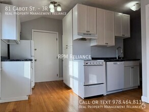 Building Photo - Cozy 1 Bedroom, 1 Bath Top-Floor Unit for ...