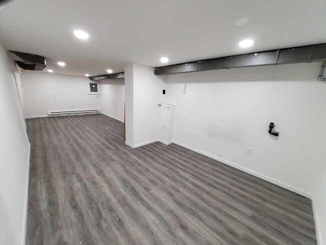 Building Photo - 1100 Columbia Pl