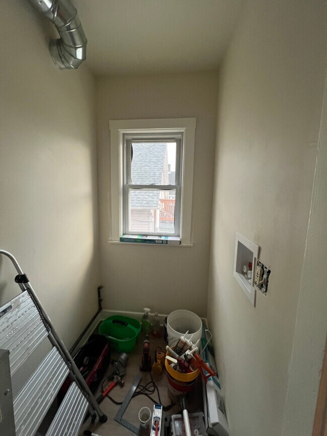 Building Photo - 1022 N Menard Ave