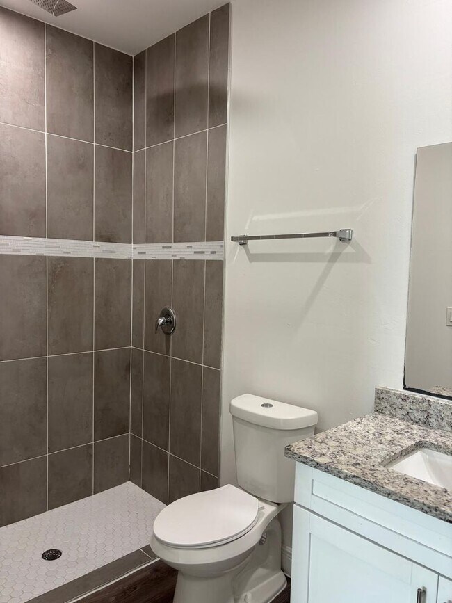 Building Photo - Lehigh Acres Beautiful 2 bdrm/2 bath Plus ...