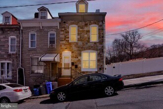 Building Photo - 553 Wunder St
