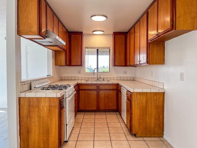 Interior Photo - 11943 Grevillea Ave