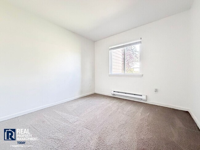 Building Photo - Charming 2-Bedroom Condo in Kent – Ground Floor Living with Modern Upgrades!