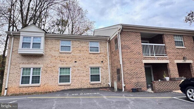 Building Photo - 5817 Cove Landing Rd