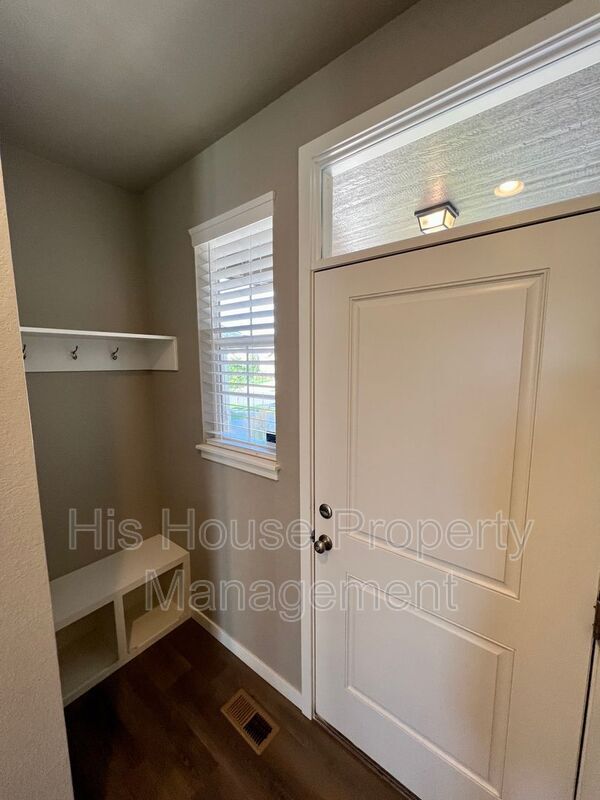 Building Photo - 3218 San Carlo Ave