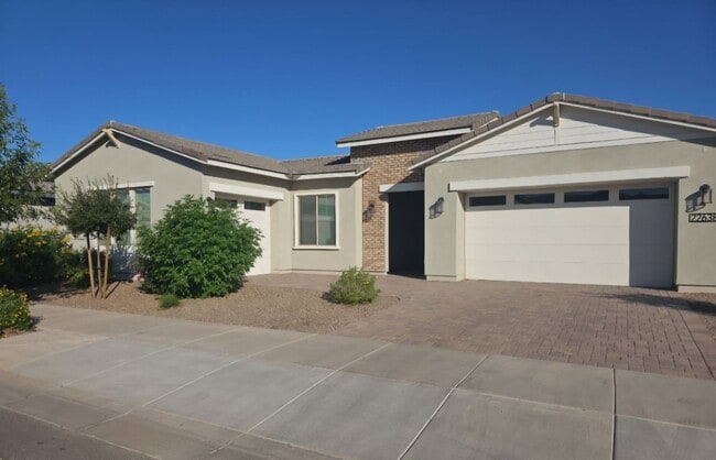 Primary Photo - 5 BEDROOM 4 BATH SINGLE FAMILY HOME