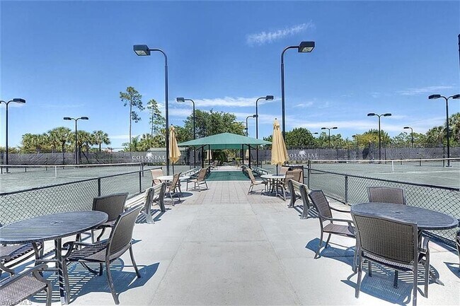 Building Photo - 3 bedroom 2 bath pool home in Colonial Cou...