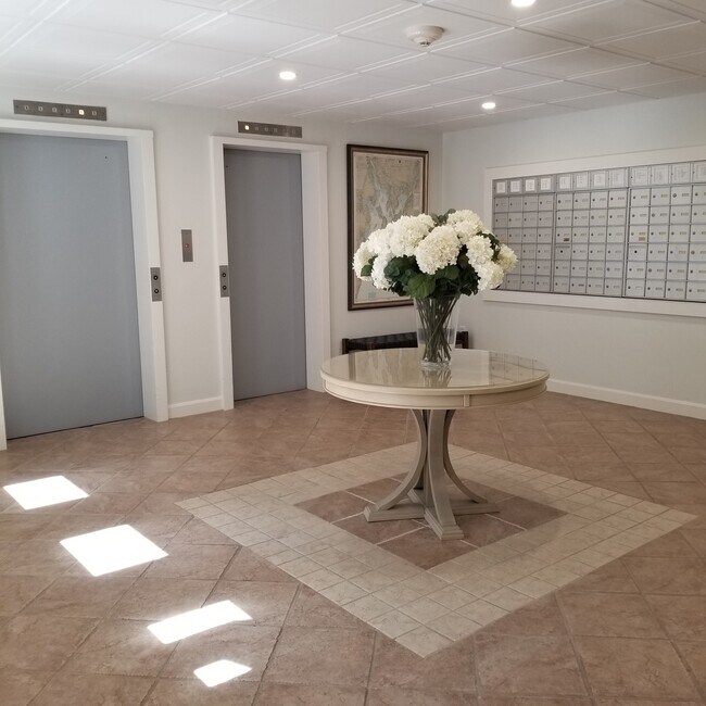 lobby - 1315 Capella S