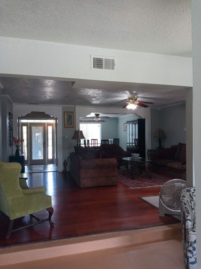 Building Photo - RIO RANCHO-FOUR BEDROOM HOUSE-Furnished