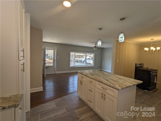 Building Photo - 354 Fieldstone Rd