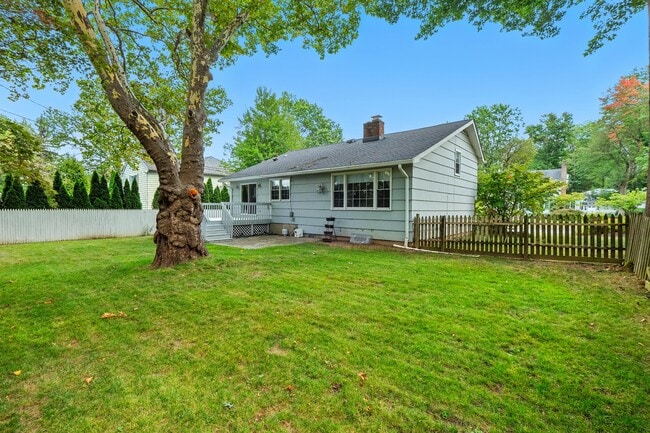 Building Photo - 49 Canoe Brook Pkwy