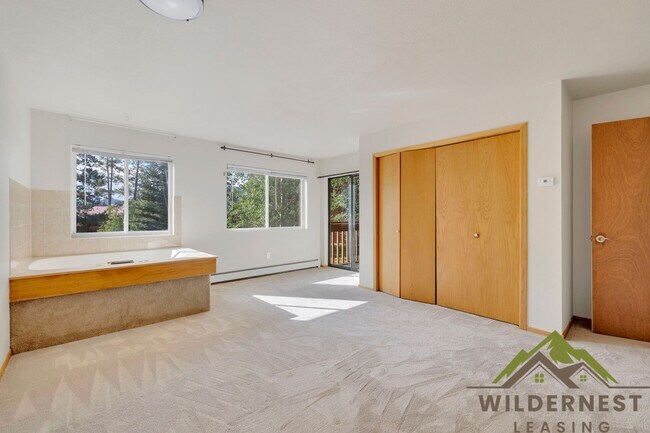Building Photo - 749 Lagoon Dr