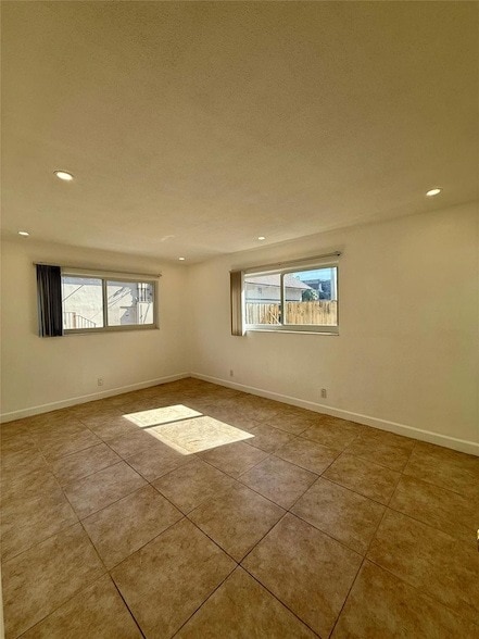 Building Photo - 3061 NE 49th St